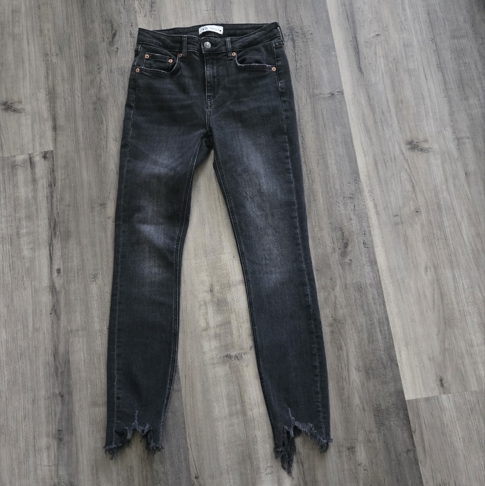 Zara Black Skinny Jeans with  Distressed Frayed Hem